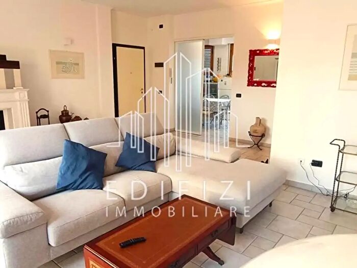 Appartamento con 5 locali in vendita in Massa