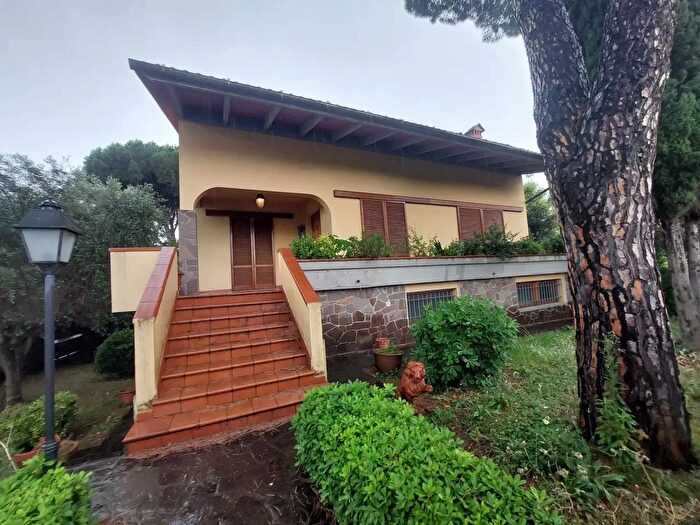 Casa con 10 locali in vendita in Via Don Giovanni Minzoni, Calenzano