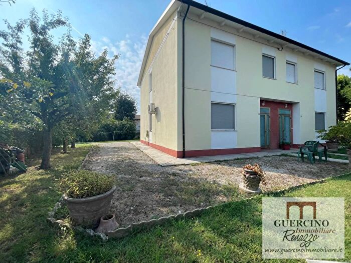Casa con 5 locali in vendita in Via di Renazzo Cento, Cento