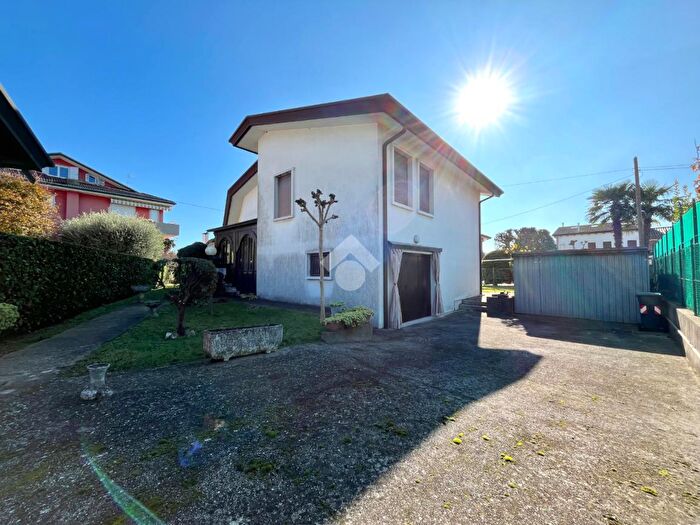 Casa con 5 locali in vendita in Via Piave, Ponte San Nicolo