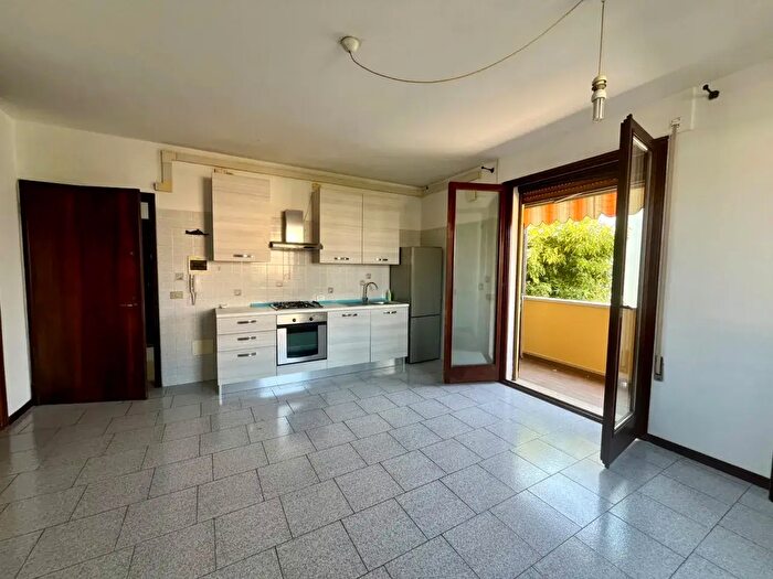 Appartamento trilocale in vendita in Via Enrico Fermi, Due Carrare