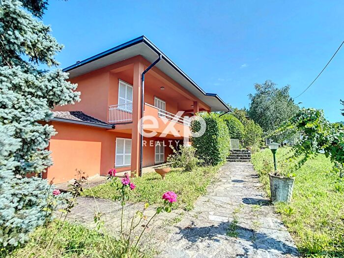 Casa con 10 locali in vendita in Cecima