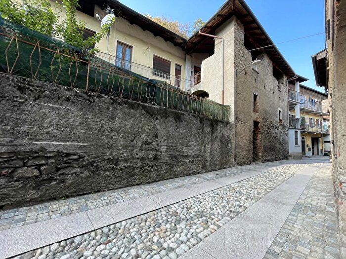 Casa quadrilocale in vendita in Via Umberto Primo, Massino Visconti