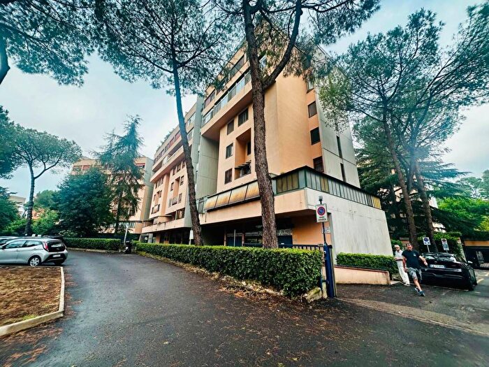 Appartamento con 5 locali in affitto in Via Alberto Ascari, Roma, Roma