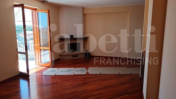 Appartamento con 5 locali in vendita in Via Felice Paradiso Snc, Acireale
