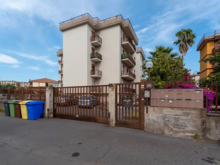 Appartamento quadrilocale in vendita in Via Sebastiano Catania, Catania