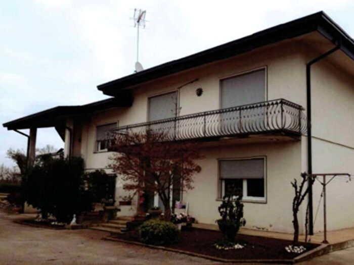Casa con 6 locali in vendita in Via Guizze San Pietro, Camposampiero