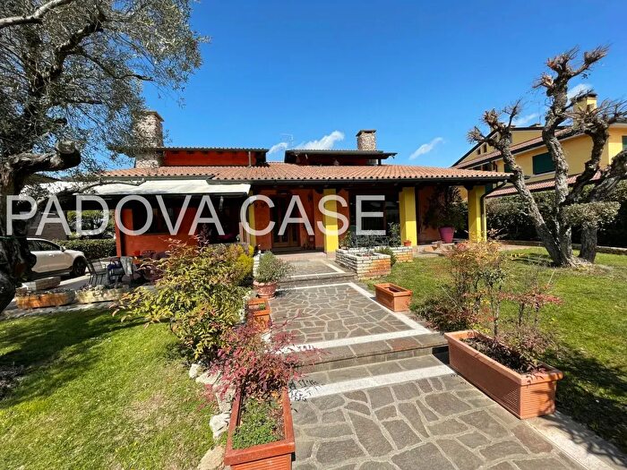 Casa con 7 locali in vendita in Via Monte Cengio, Vigonza