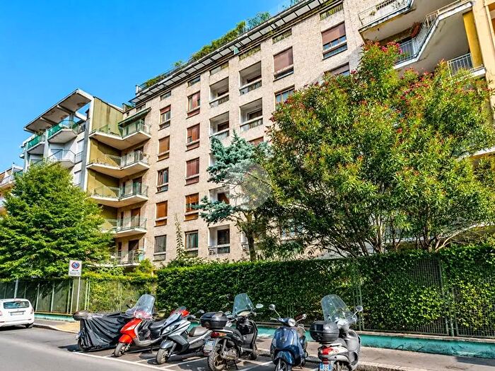 Appartamento bilocale in vendita in Via Meloria, Milano