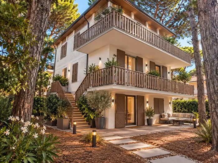Casa con 8 locali in vendita in Via Bramante, Comacchio