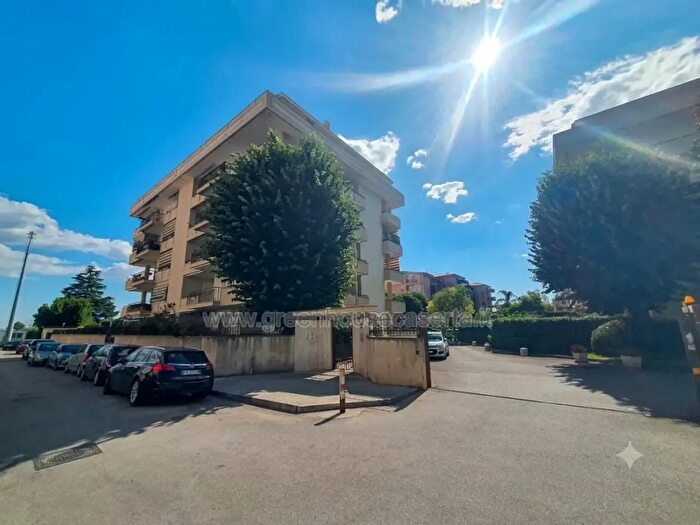 Appartamento trilocale in vendita in Strada Privata Sebastiano Giaquinto, Caserta