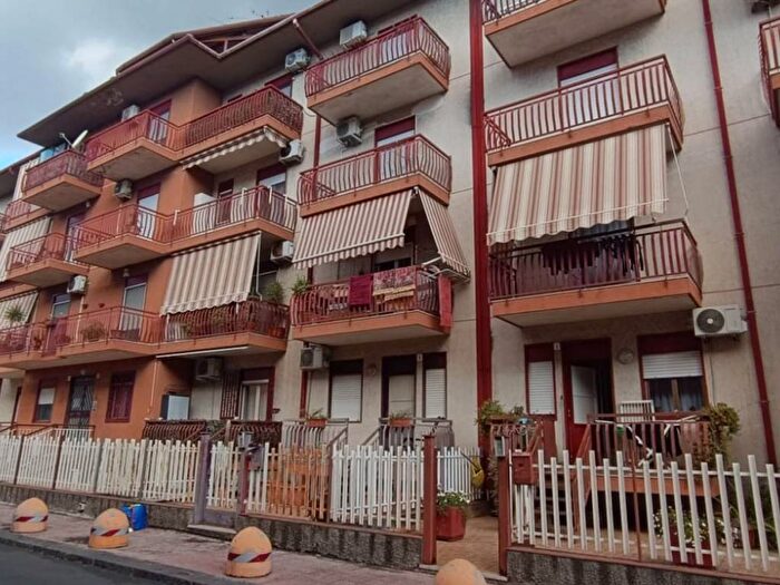 Appartamento trilocale in vendita in Via Pittore Nunzio Ferrara, Centro, Misterbianco