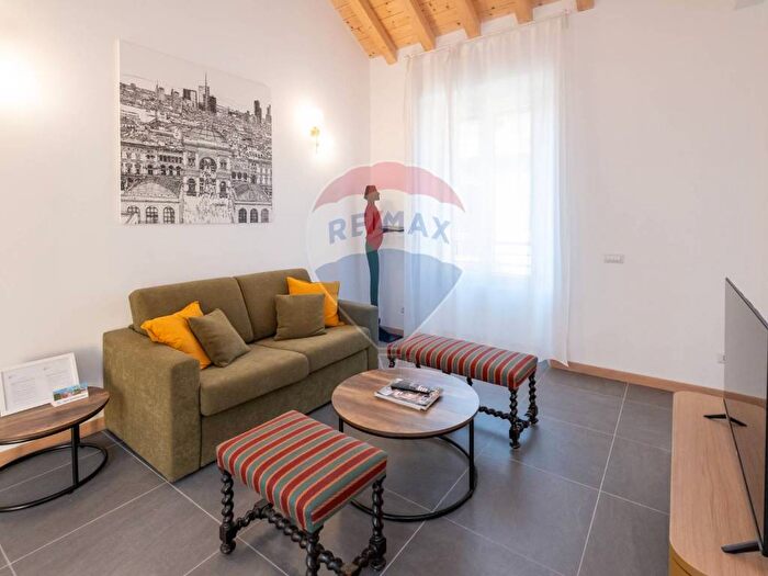 Casa trilocale in affitto in Via Sebastiano Del Piombo, Monte Rosa Lotto, Milano