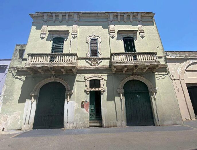 Casa con 9 locali in vendita in Via Racale, Melissano