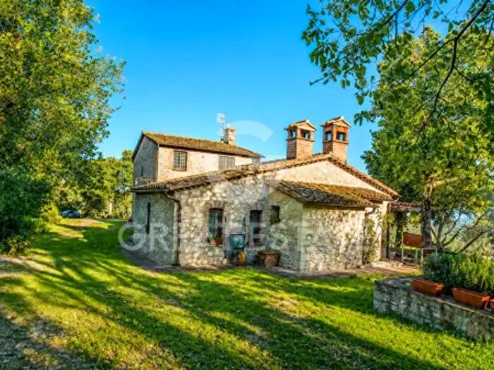 Casa con 6 locali in vendita in Avigliano Umbro