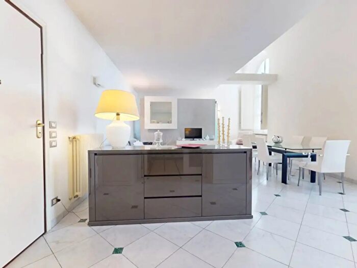 Appartamento con 6 locali in affitto in Viareggio