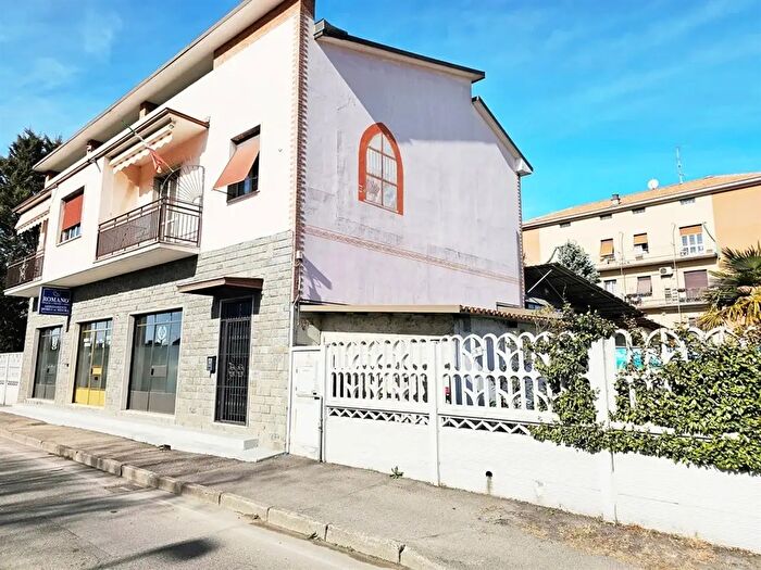 Casa quadrilocale in vendita in Via Manzoni, Cesano Maderno