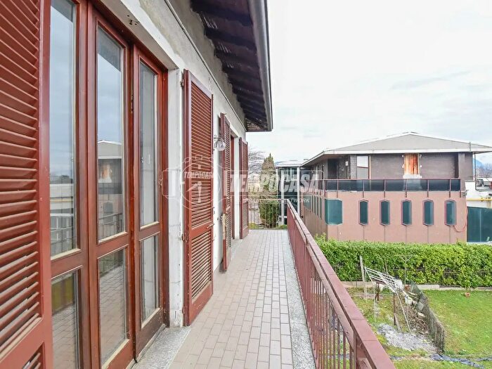 Appartamento quadrilocale in vendita in Via Alserio, Erba