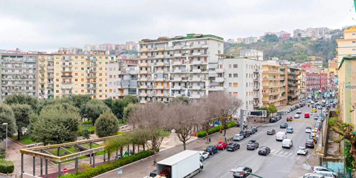 Appartamento quadrilocale in vendita in Piazza Italia Napoli, Napoli