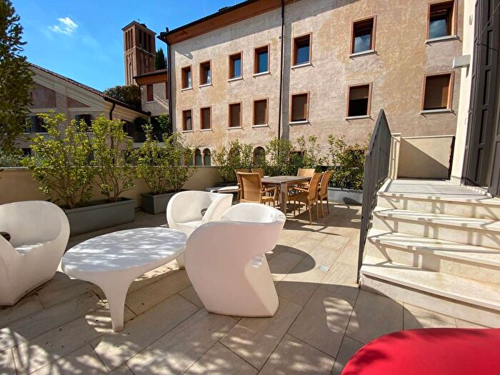 Appartamento trilocale in affitto in Piazza San Francesco, Piazza del Grano Burchiellati, Treviso