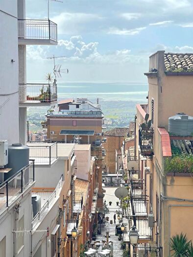 Appartamento con 9 locali in vendita in Via Gioeni Agrigento, Agrigento