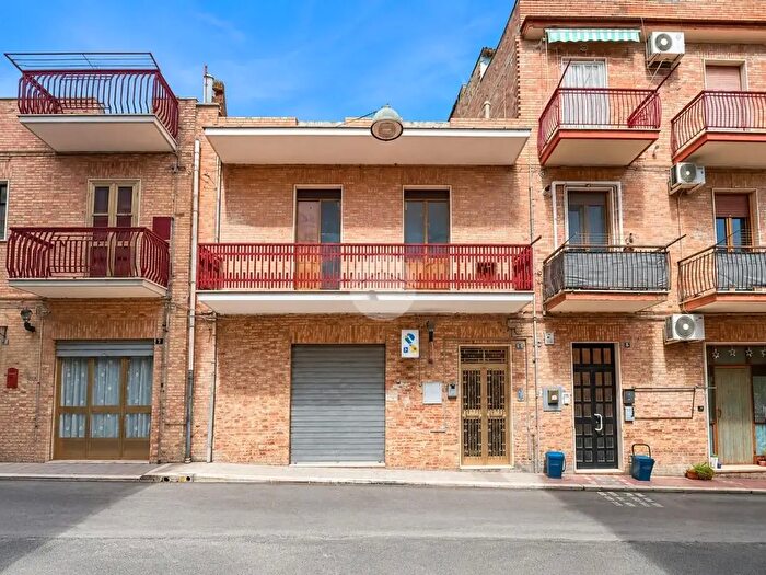 Casa quadrilocale in vendita in Via Luciano Manara, Lucera