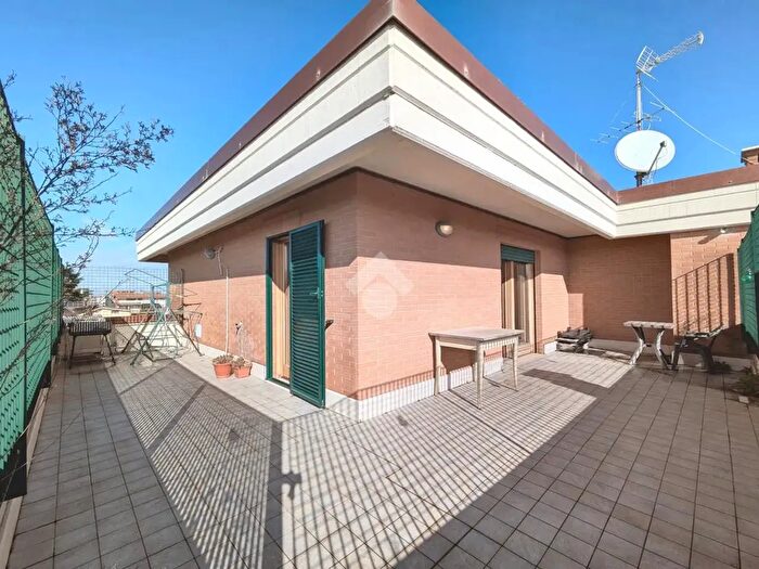 Appartamento bilocale in vendita in Via Roberto Peribeni, Roma