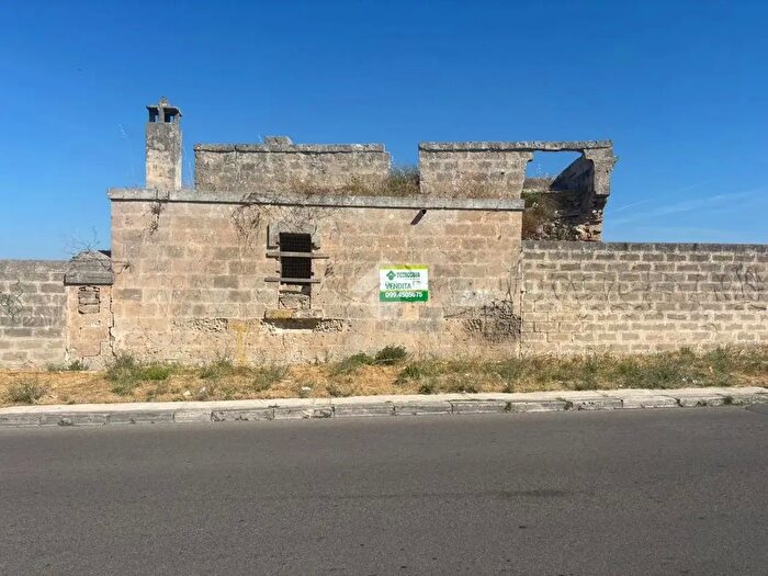Casa bilocale in vendita in Via Guglielmo Oberdan, Grottaglie
