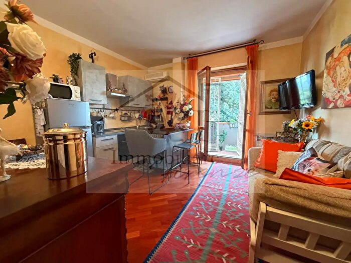 Appartamento con 5 locali in vendita in Via Puglia, Firenze