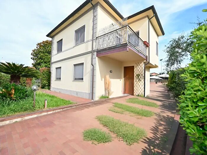 Casa con 6 locali in vendita in San Giuliano Terme
