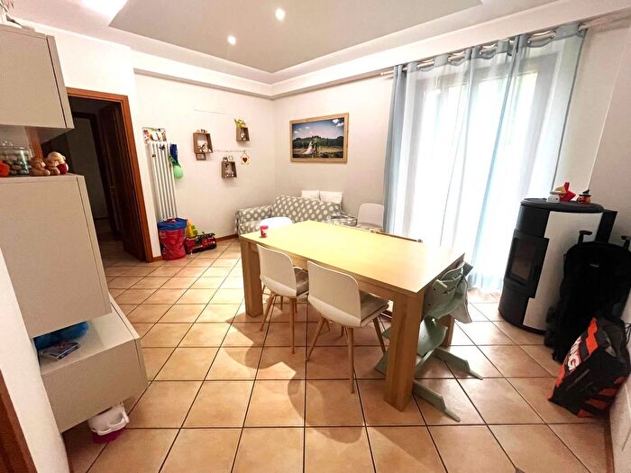 Appartamento con 5 locali in vendita in Agugliano