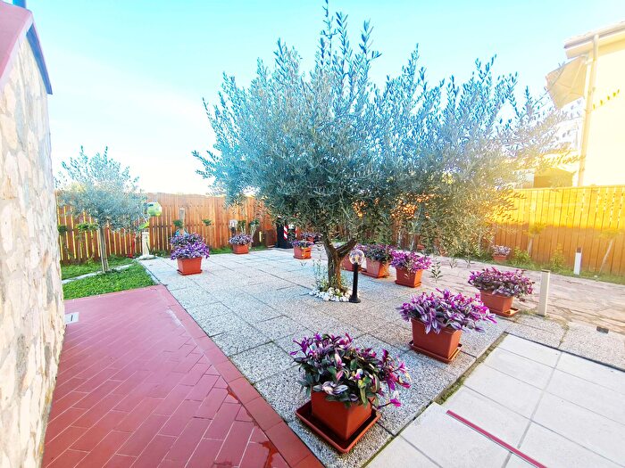 Appartamento trilocale in vendita in Via delle Castelline, Pontedera