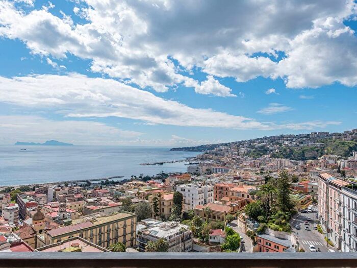 Casa con 6 locali in affitto in Via del Parco Grifeo, Piazza Amedeo Parco Margherita, Napoli