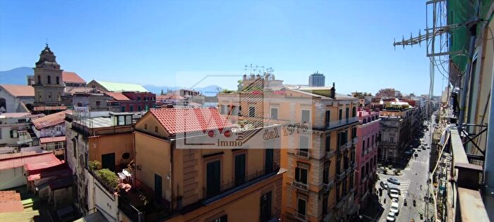 Appartamento con 9 locali in vendita in Via Toledo, Napoli