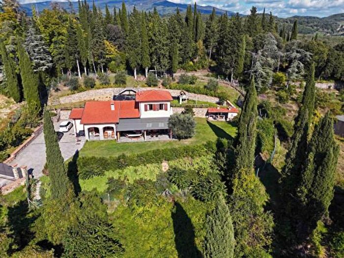 Casa con 6 locali in vendita in Località Poggiotondo, Subbiano