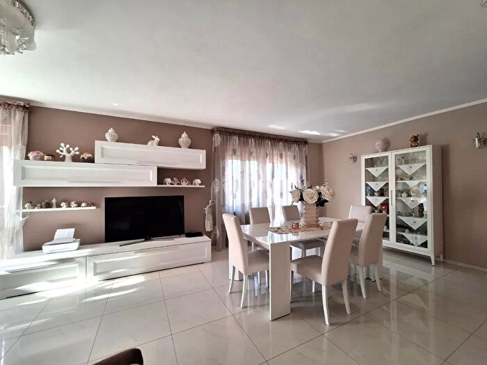 Appartamento quadrilocale in vendita in Via Augusto Saletta, Strambino