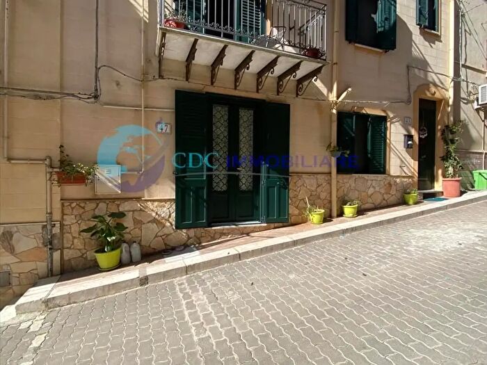 Casa con 10 locali in vendita in Via Mulino a Vento, Valledolmo