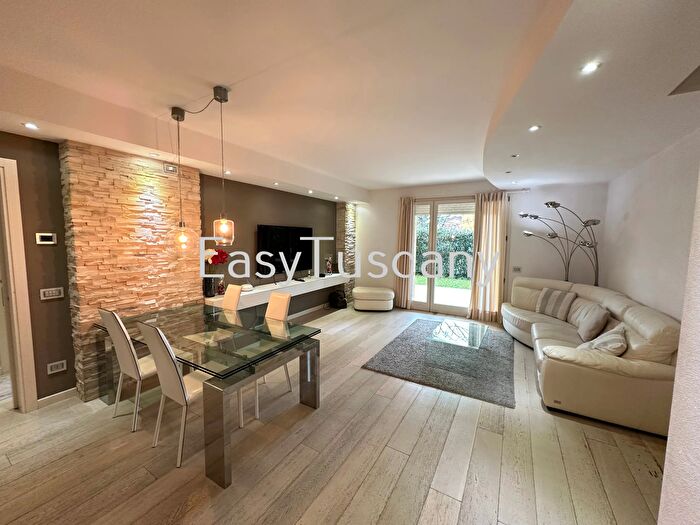 Appartamento con 7 locali in vendita in Via San Marco, Lucca