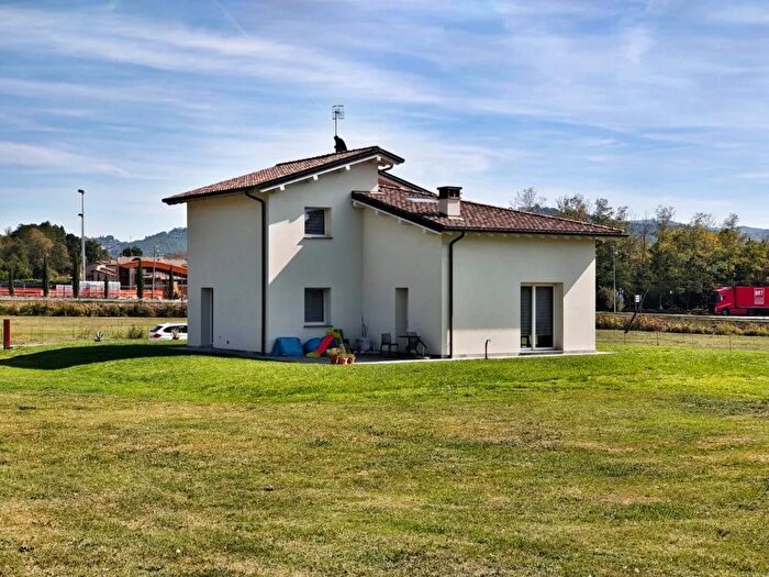 Casa con 5 locali in vendita in Monterchi