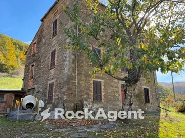 Casa con 6 locali in vendita in Bardi