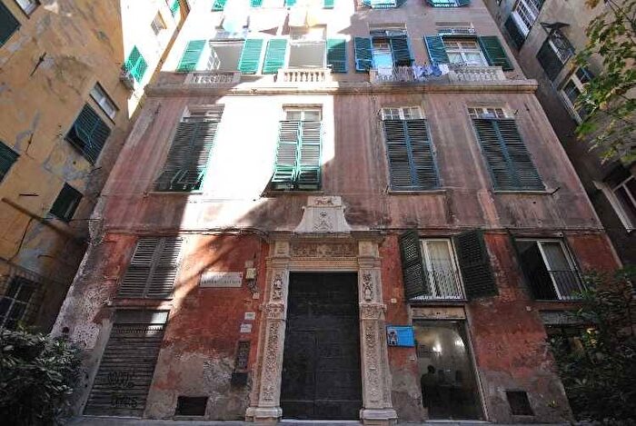 Appartamento con 6 locali in affitto in Piazza Grillo Cattaneo, Molo, Genova