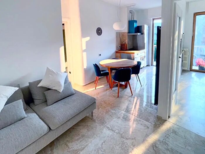 Appartamento trilocale in affitto in Via Villapizzone, Milano