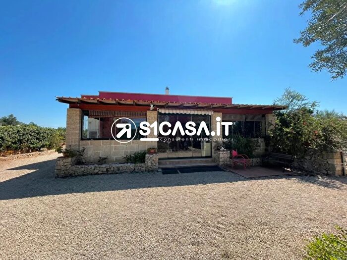 Casa con 6 locali in vendita in Sannicola