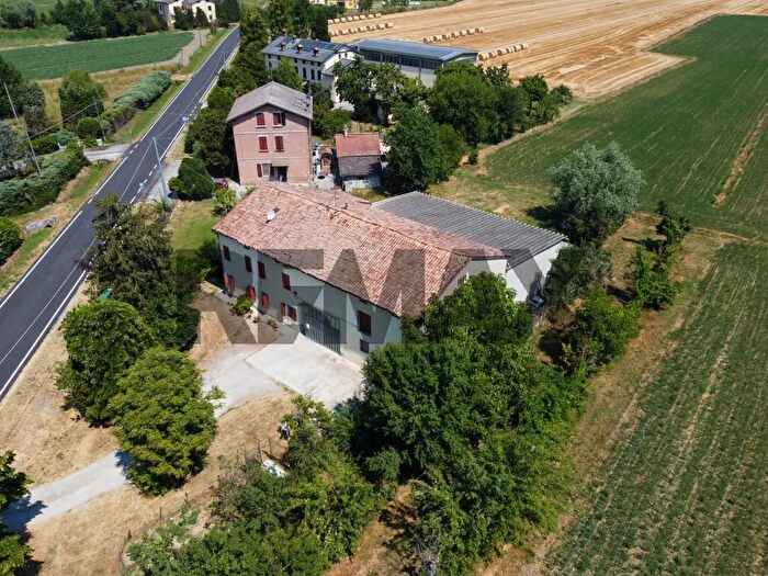 Casa con 6 locali in vendita in Via Romana, Poviglio