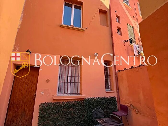 Casa quadrilocale in vendita in Via Torleone, Bologna