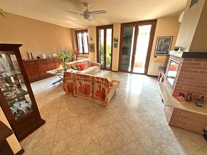 Appartamento trilocale in vendita in Via Correggio, Pioltello