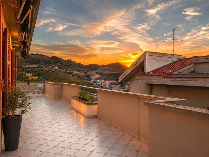 Appartamento con 5 locali in affitto in Via Col Fiorito, Paese Alto Ponterotto, San Benedetto del Tronto