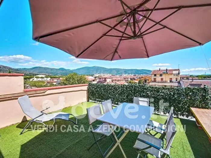 Appartamento con 5 locali in vendita in Via Senio, Prato