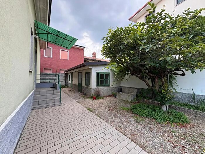 Casa trilocale in vendita in Via Pellico, Magenta