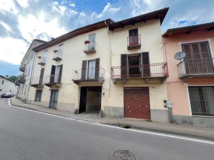 Casa con 9 locali in vendita in Via Nazionale, Pinerolo